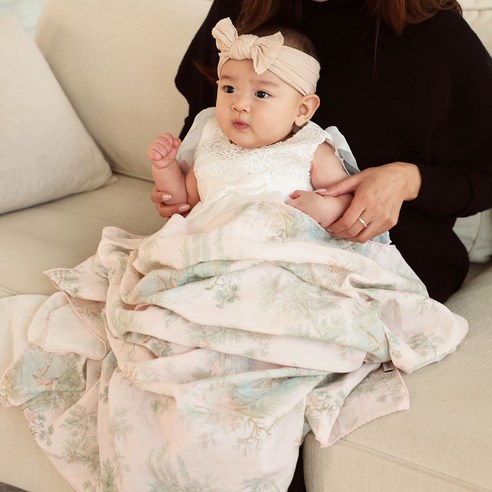사르르 녹아드는 부드러움, 사가 유아용 베니스 거즈 아기 블랭킷으로 아기에게 포근한 사랑을 선물하세요.