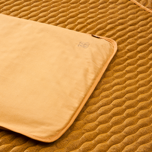 온돌의 지혜를 담은 황토 찜질방석으로 일상에 온기를 더하다