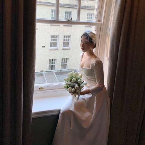 몸집이 작은 신부를 위한 우아한 레트로 프렌치 라이트 웨딩드레스