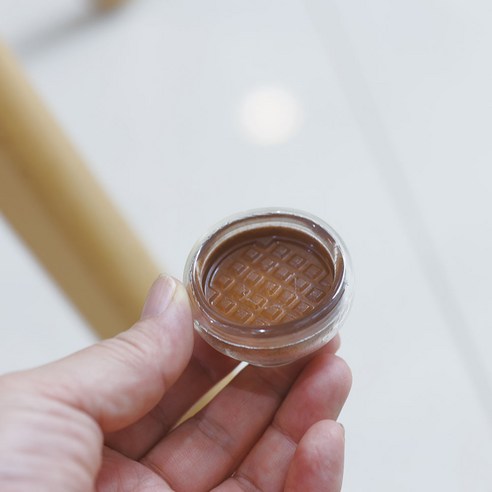 집안에서 편안함과 세련됨을 위한 더 도톰해진 뚠뚠 도토리 체어슈즈