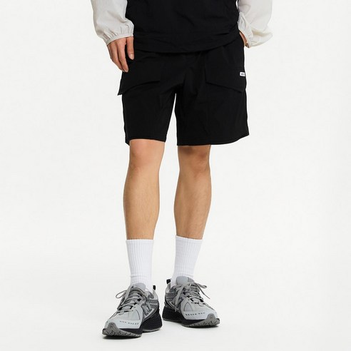 뉴발란스 남여공용 에센셜 경량 스트레치 4.5부 포켓 쇼츠 WIDE FIT NBNVE210331840 뉴발란스반바지