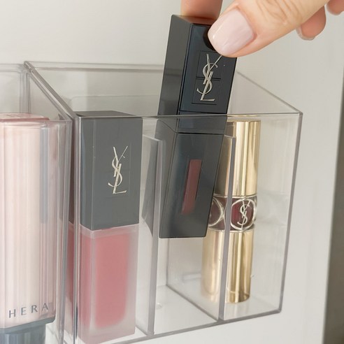 투명한 디자인과 3칸 분리 수납으로 공간 활용도를 높이다.