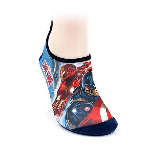 캡틴 아메리카와 함께하는 시원한 여름, 스타일과 기능성을 갖춘 완벽한 아쿠아슈즈