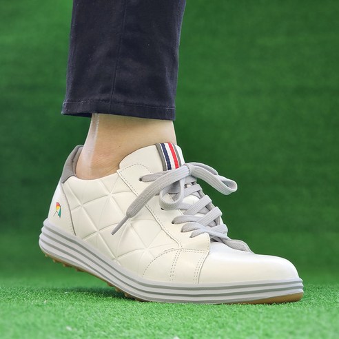 편안함과 스타일이 결합된 아놀드파마 소가죽 골프화