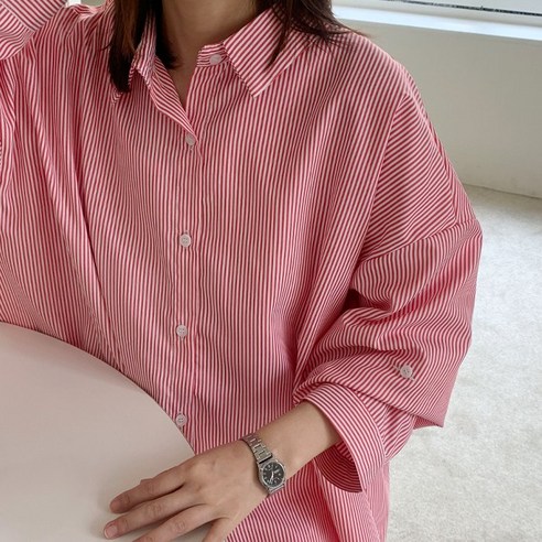 편안하고 세련된 옷장에 완벽한 애플망고옷장의 롱 남방