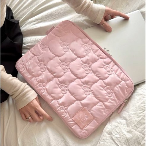 헬로키티 파우치로 당신의 디지털 라이프를 사랑스럽게!