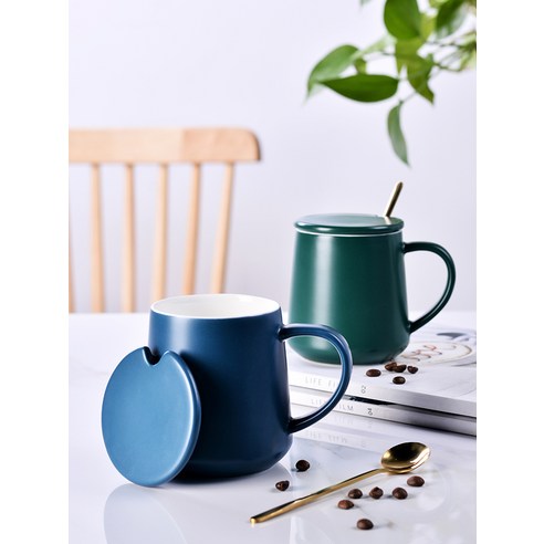 DFMEI 대용량 커피 컵 남녀 물 컵 뚜껑 숟가락이있는 간단한 세라믹 컵 머그, 진한 파란색 + 덮개 + 커피 스푼