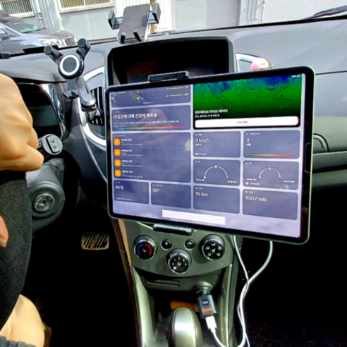인더비클 CD슬롯거치대는 스마트폰과 태블릿을 위한 차량용 거치대로 다양한 편의성을 제공하는 안전하고 안정적인 제품입니다.