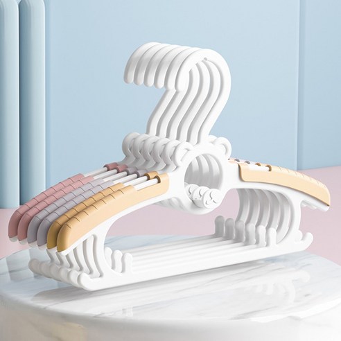 아이의 옷 정리를 쉽게 해주는 포그망 옷걸이
