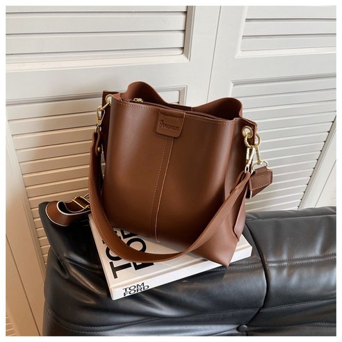 스마트 스타일과 실용성이 돋보이는 vivoy 여성 크로스백