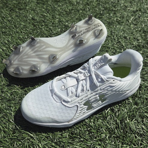 언더아머 야구화: 야드 MT 하퍼6, 필드를 지배하는 압도적인 퍼포먼스 언더아머야구화