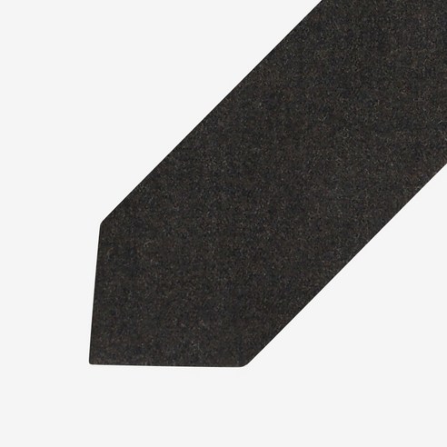 깊어가는 가을, 울 조직감 브라운 넥타이로 당신의 품격을 완성하세요.