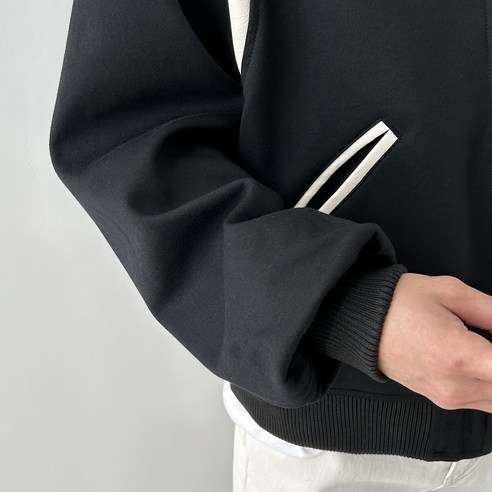 에이치베이직 바시티자켓은 스타일과 내구성을 겸비한 아우터