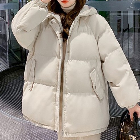 심플한 포켓과 오버핏이 돋보이는 데일리 여성 스탠다드 패딩 여성숏패딩 심플한 포켓과 오버핏이 돋보이는 데일리 여성 스탠다드 패딩 여성숏패딩