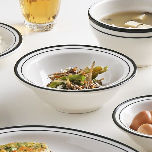 시간을 초월하는 빈티지 감성의 식탁, 시라쿠스 뉴욕 킹스인