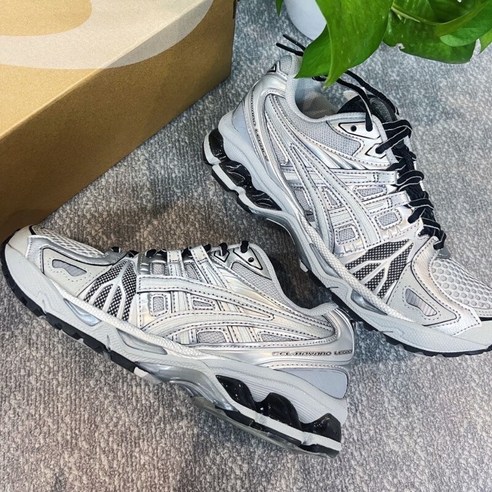 아식스 젤 카야노 레거시 퓨어실버 GEL-KAYANO LEGACY 1203A325-020