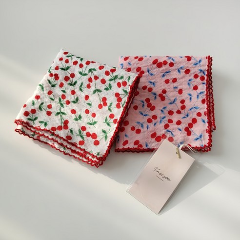 "뭘 입어도 밋밋해 보인다면?" 바비수 손수건 스카프 2종 세트, 당신의 스타일에 체리처럼 달콤한 포인트를 더하세요! 손수건스카프