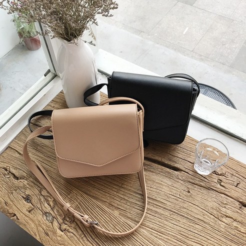 새로운 스타일 작은 가방 한국어 Crossbody 세련된 홍콩 스타일 복고풍 작은 사각형 가방 간단한 캐주얼 소녀 Satchel