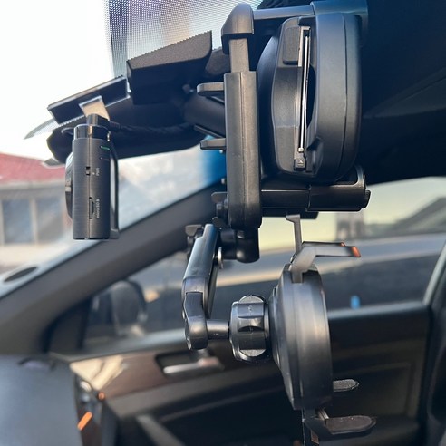 시야를 넓히고 안전을 더하다: 룸미러 거치대, 스마트 드라이빙의 필수품