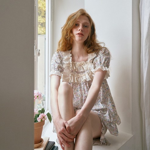 여름날의 로망, 네리사 반팔 투피스 아이보리: 섬세한 아름다움을 입다 울랄라