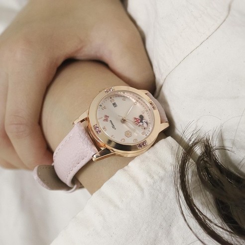 어린 소녀들의 시간 관리에 스타일과 실용성을 더하는 미니마우스 손목시계