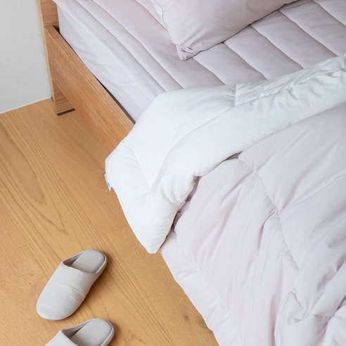 슬라운드 히트라인 알러지케어 사계절 겨울 차렵이불 세트는 알레르기가 있는 사람들에게 적합한 편안함과 내구성을 갖춘 고급 소재 이불 세트입니다.