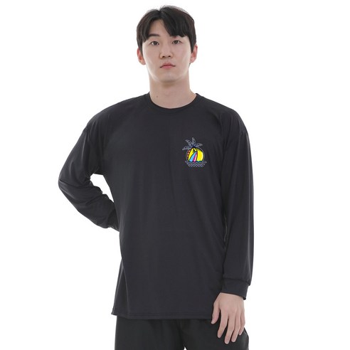 편안하고 세련된 일루소 비치하우스 래쉬가드로 자외선에 안전하게 노출하세요.