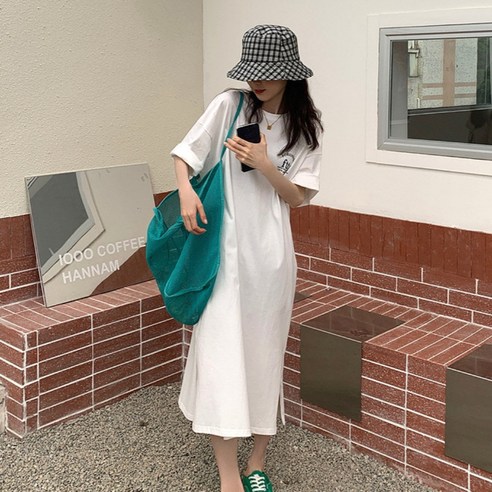 여성의 넉넉한 스타일, 핏몬 찰랑 박시 원피스와 함께하세요