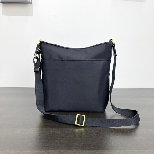 자유로운 당신의 모든 순간, 투미 보야져 타일러 크로스백과 함께