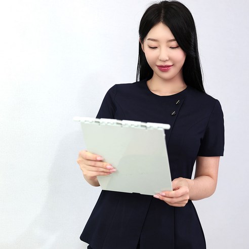 오닉스 상의로 완성하는 품격 있는 프로페셔널