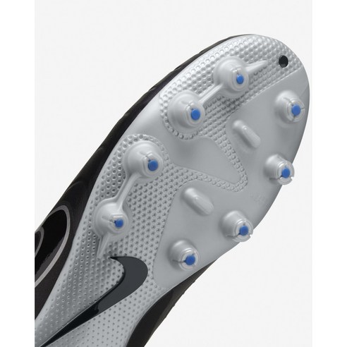 하드 그라운드에서 지배적인 성능을 위한 나이키 티엠포 레전드 10 HG 축구화