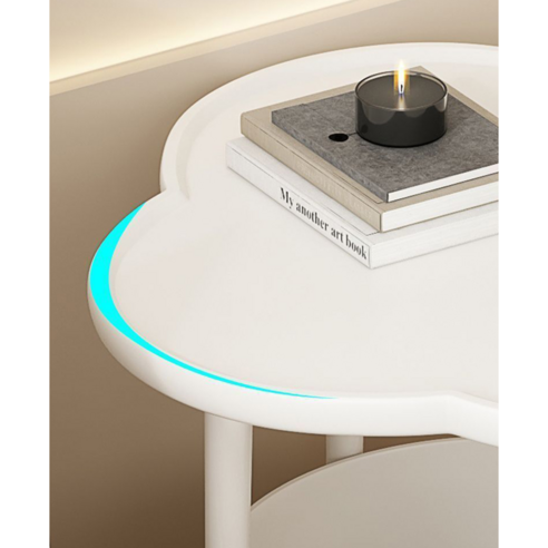 네잎클로버의 운명적인 매력이 담긴 우아한 사이드 테이블