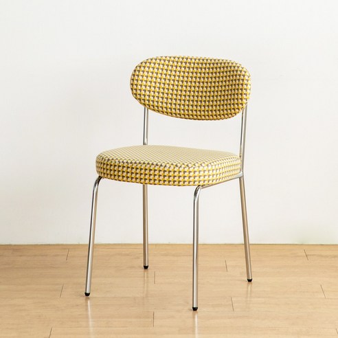 루니아 패브릭 식탁의자: 옐로우 체크로 완성하는 실버 인테리어의 화룡점정 패브릭식탁의자