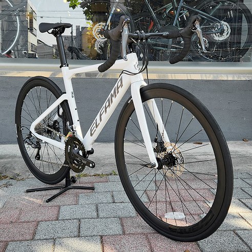 바람을 가르는 자유, 2025 엘파마 에포카 E2000D와 함께