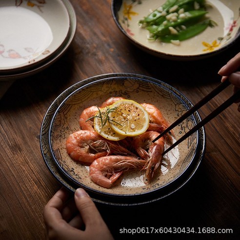 레트로 감성과 세련됨의 조화: 당신의 식탁을 위한 YAPOGI 도자기 접시