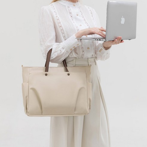 현대 여성을 위한 세련되고 기능적인 노트북가방