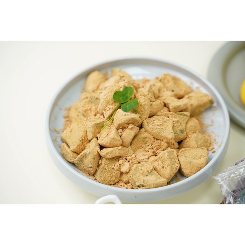 향긋한 쑥 내음 가득, 하람떡방 당일생산 쑥인절미로 건강과 풍요를 즐기세요.