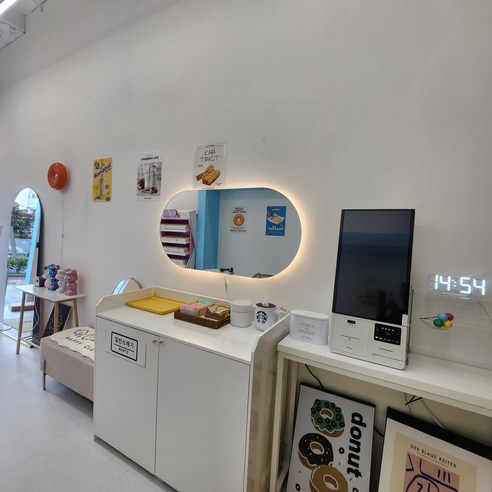 빛으로 공간을 물들이는 예술, 3색 LED 양타원 거울