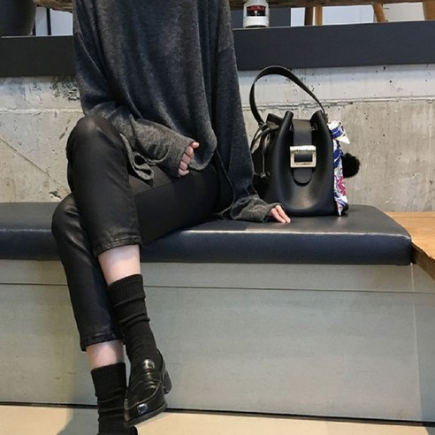 디노 가죽 숄더백 호보백 크로스백 - 고급스러움과 실용성을 모두 갖춘 가방