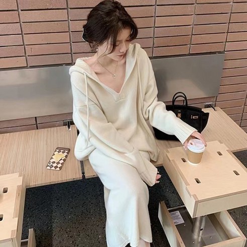 세련된 디자인과 편안한 착용감을 제공하는 가을 여성 의상
