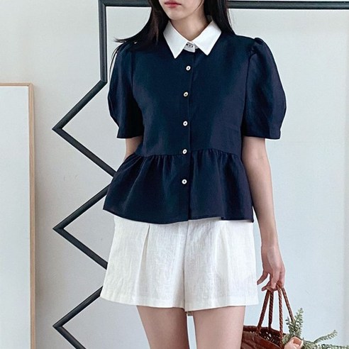 여름날의 로맨스를 담은, 플랩 프롬율 린넨 블라우스 이야기 프롬율