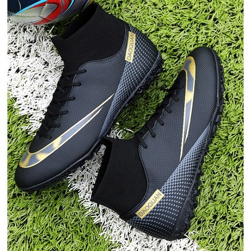 탁월한 잔디 풋살화로 경기력 극대화