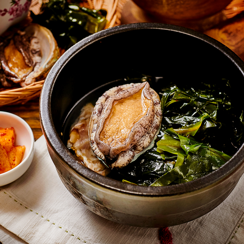 5분 만에 완성되는 마법, 기장끝집 전복 미역국