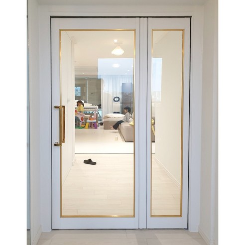 공간의 품격을 높이는 선택, 비엠도어 스윙도어 현관중문으로 완성하는 특별한 일상 중문스윙도어