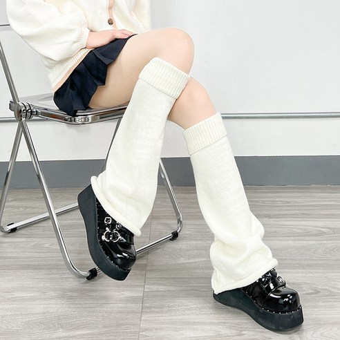 겨울 스타일을 완성하는 마법, 슈비코 하이틴 니트 롱 레그워머