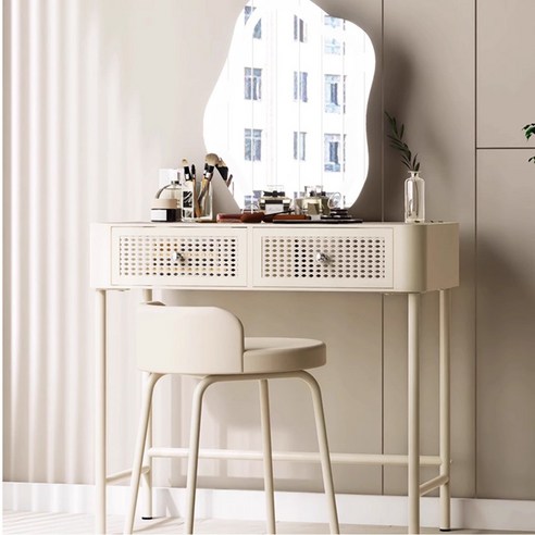 감성 화장대로 칙칙한 공간을 빛나는 나만의 공간으로!