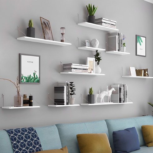 망치질은 이제 그만! 깔끔한 화이트 벽선반으로 완성하는 나만의 공간 인테리어벽선반