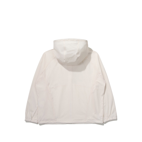 봄바람에 흩날리는 꽃잎처럼, K2 플라이슈트와 함께 자유로운 봄을 만끽하세요.