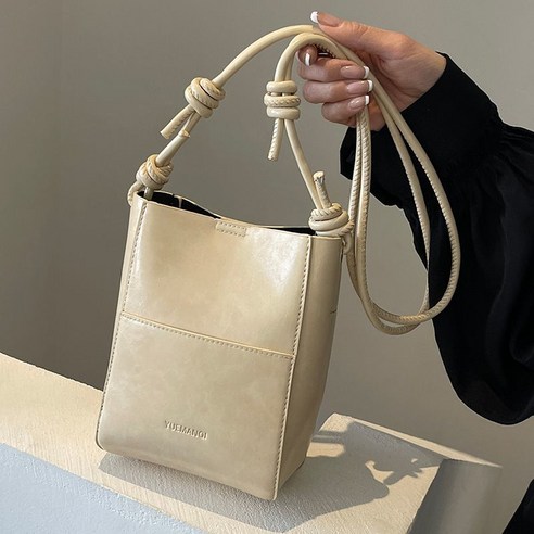 Yanrz 스퀘어백과 함께 스타일리시한 여름을!