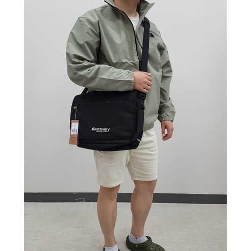 스타일, 수납력, 착용감 모두 만족! 중고등학생 필수템 디스커버리 메신저백